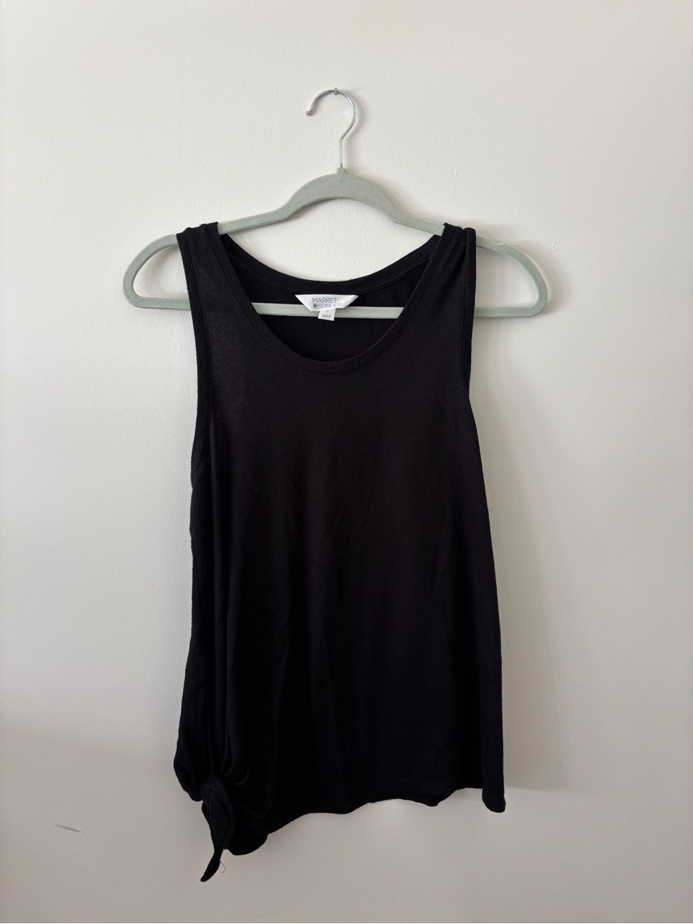 Market & Spruce Black Scoop Neck Tank